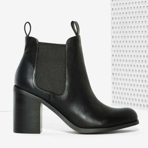Lipstik Black Chelsea Booties